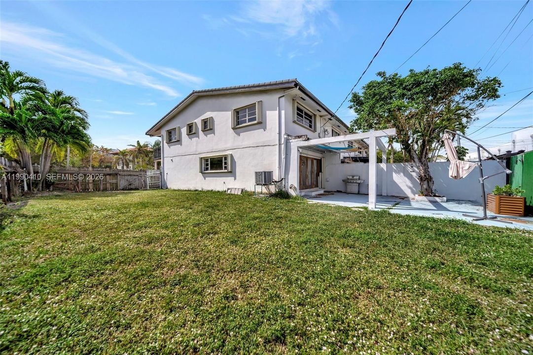 Active With Contract: $495,000 (2 beds, 2 baths, 1548 Square Feet)