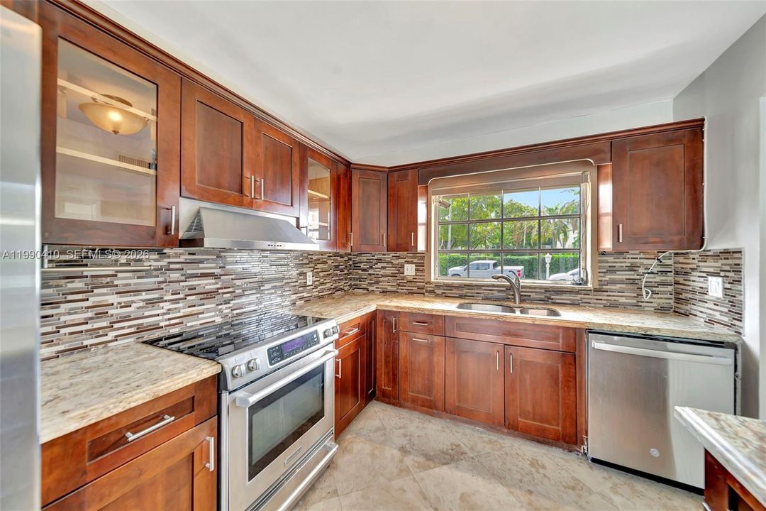 Active With Contract: $495,000 (2 beds, 2 baths, 1548 Square Feet)