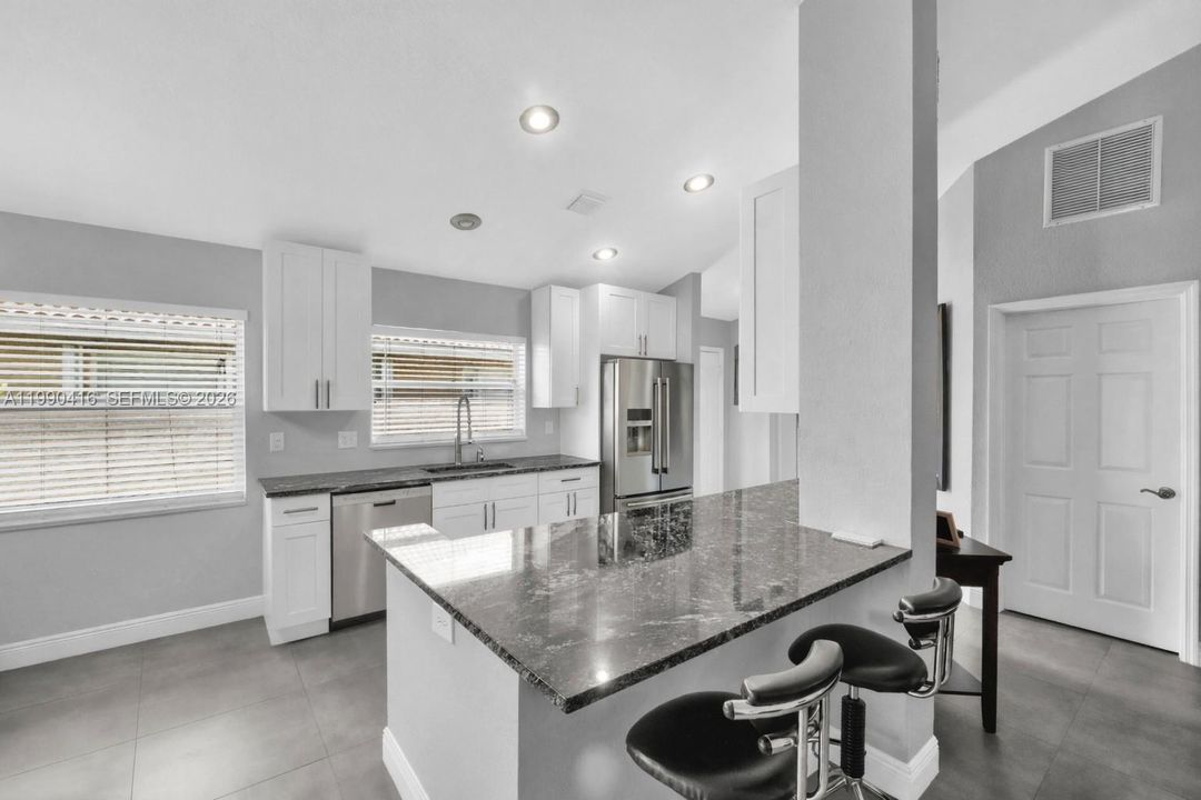 На продажу: $389,900 (2 спален, 2 ванн, 1458 Квадратных фут)