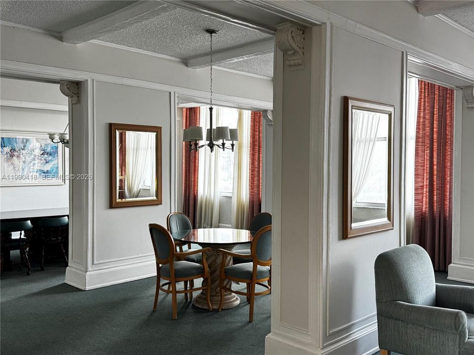For Sale: $185,000 (1 beds, 1 baths, 1005 Square Feet)