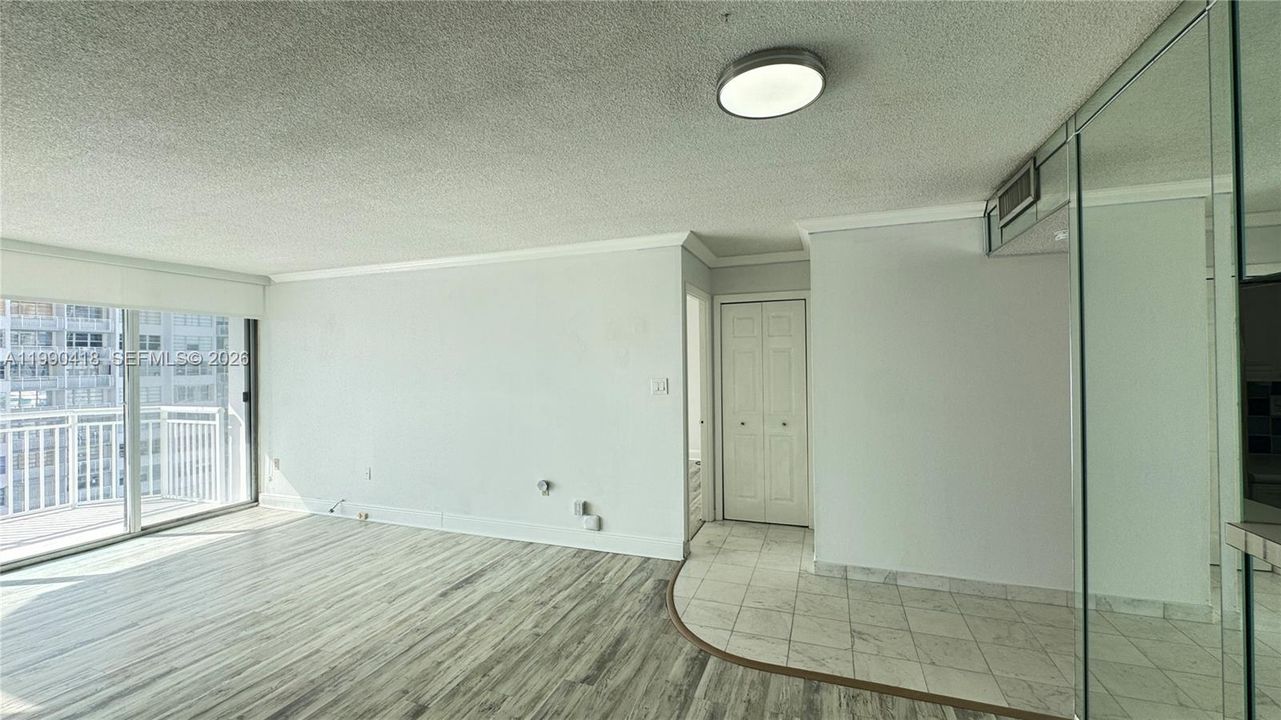 For Sale: $185,000 (1 beds, 1 baths, 1005 Square Feet)
