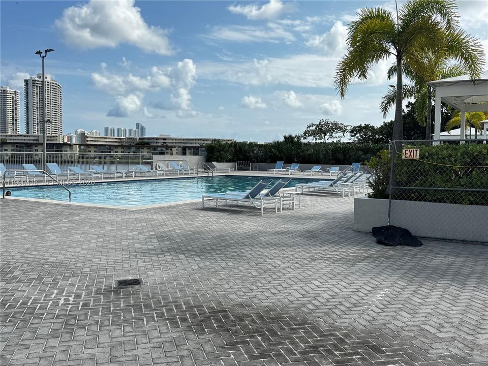 For Sale: $185,000 (1 beds, 1 baths, 1005 Square Feet)