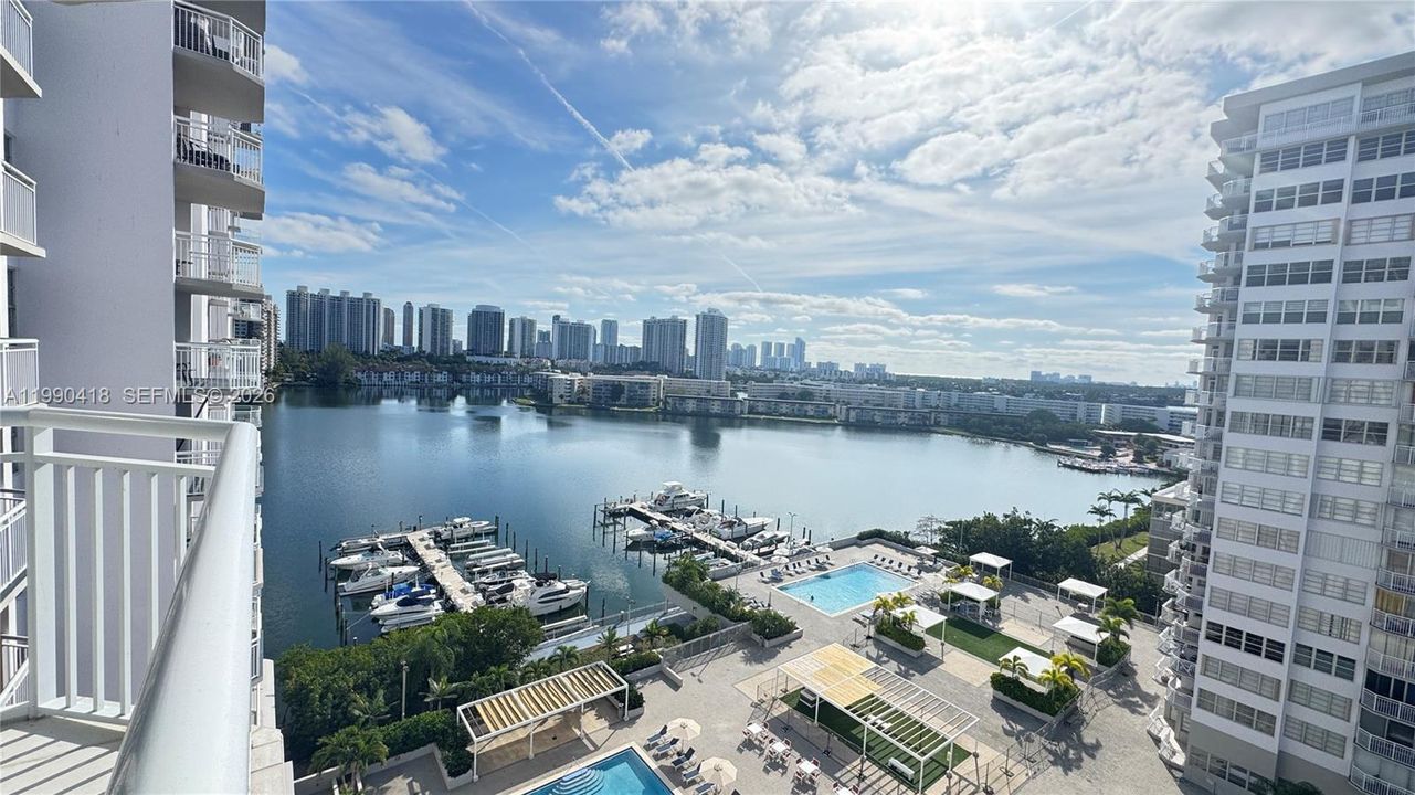 For Sale: $185,000 (1 beds, 1 baths, 1005 Square Feet)
