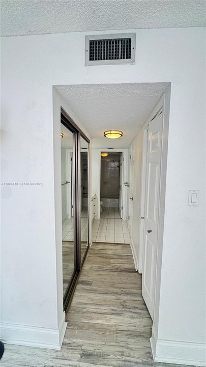 For Sale: $185,000 (1 beds, 1 baths, 1005 Square Feet)