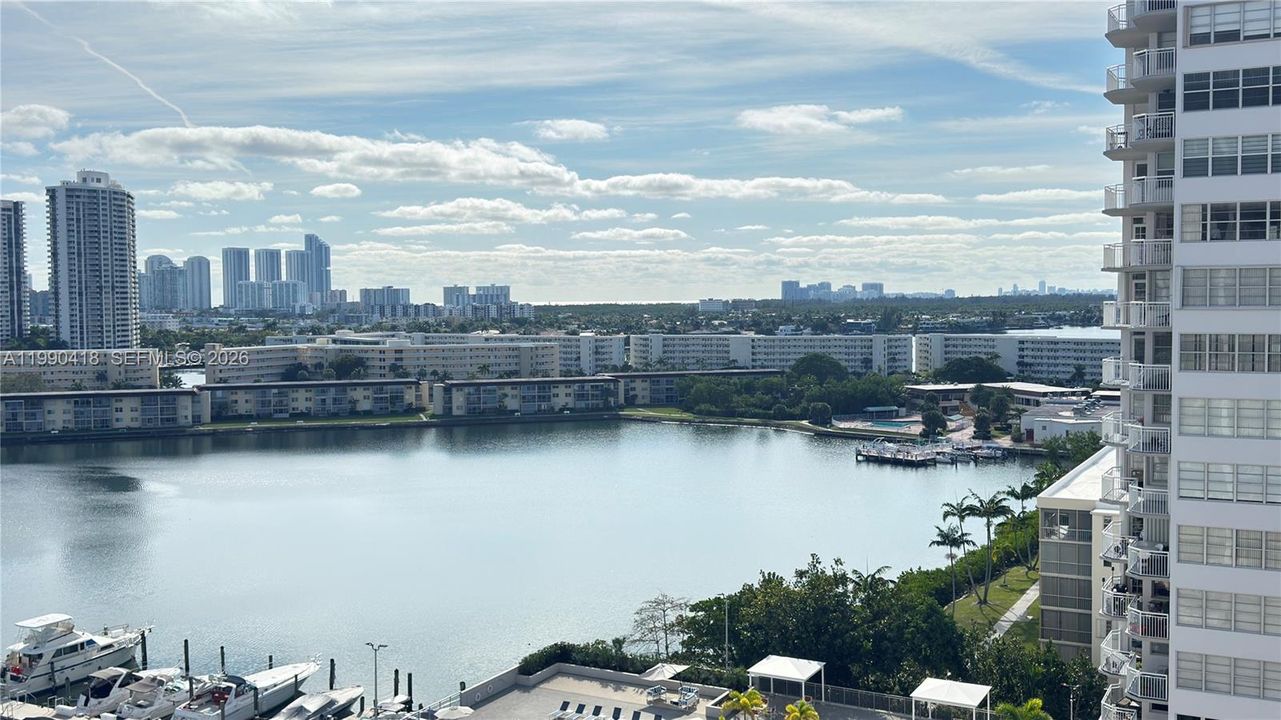 For Sale: $185,000 (1 beds, 1 baths, 1005 Square Feet)