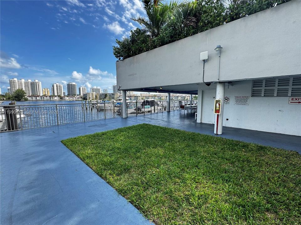 For Sale: $185,000 (1 beds, 1 baths, 1005 Square Feet)