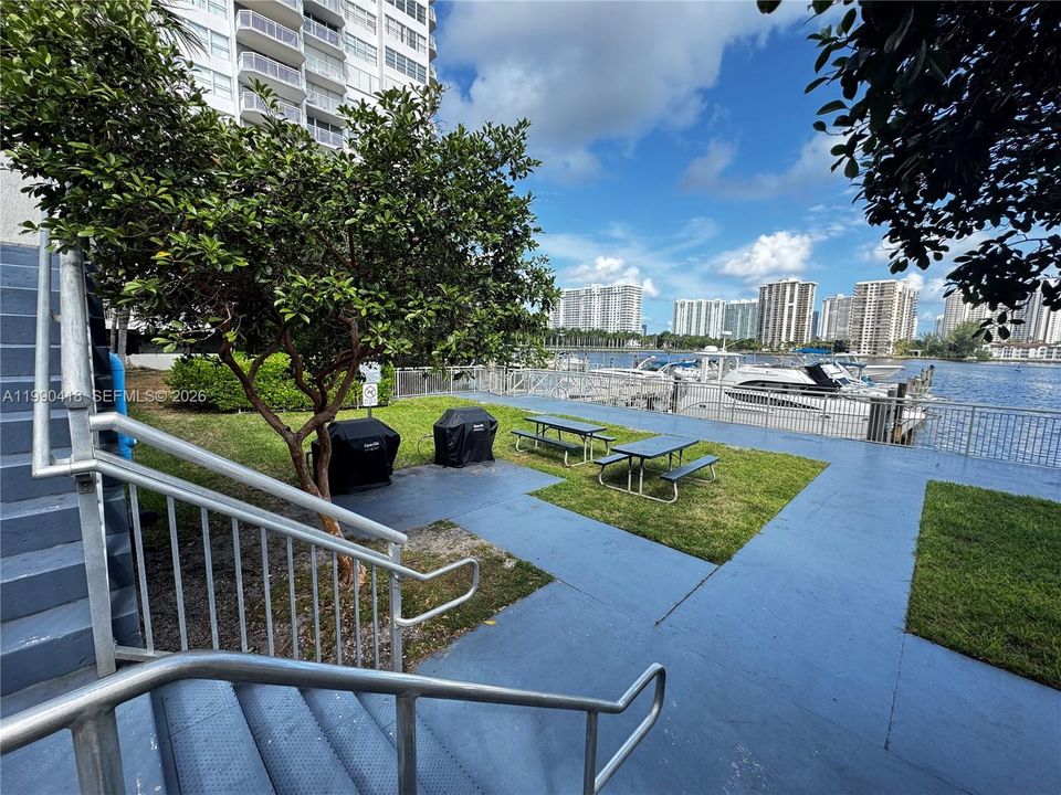 For Sale: $185,000 (1 beds, 1 baths, 1005 Square Feet)