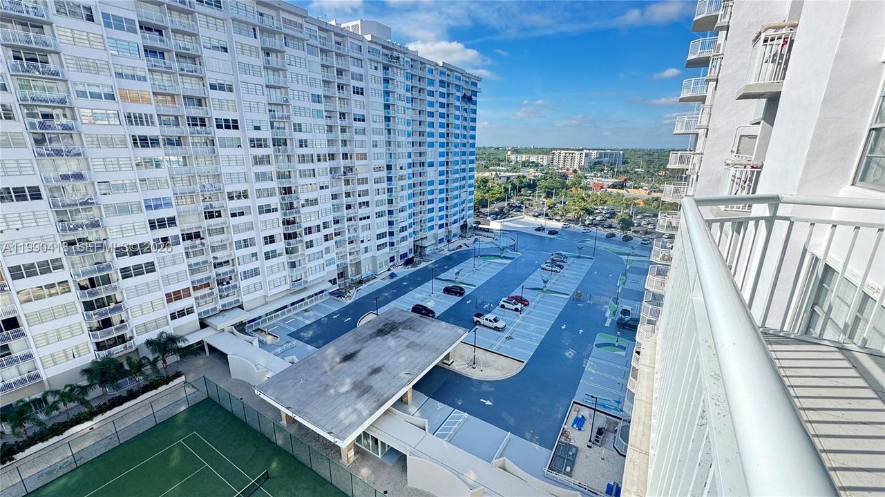 For Sale: $185,000 (1 beds, 1 baths, 1005 Square Feet)