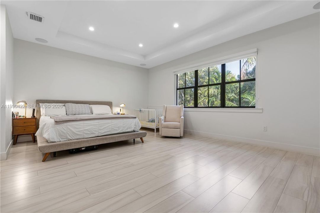 Vendido Recientemente: $1,400,000 (5 camas, 5 baños, 3132 Pies cuadrados)