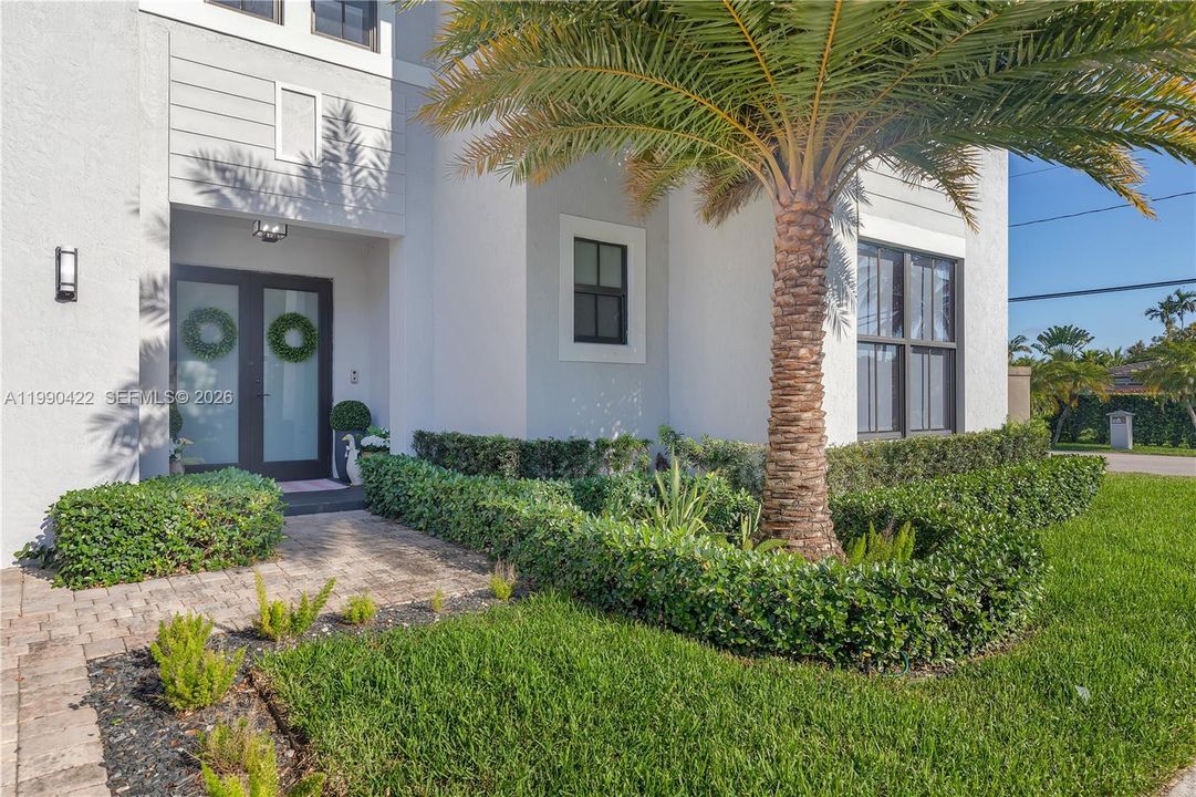 Vendido Recientemente: $1,400,000 (5 camas, 5 baños, 3132 Pies cuadrados)
