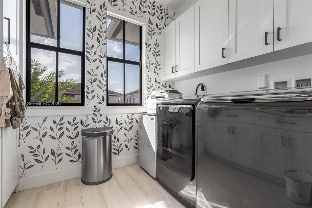 Vendido Recientemente: $1,400,000 (5 camas, 5 baños, 3132 Pies cuadrados)