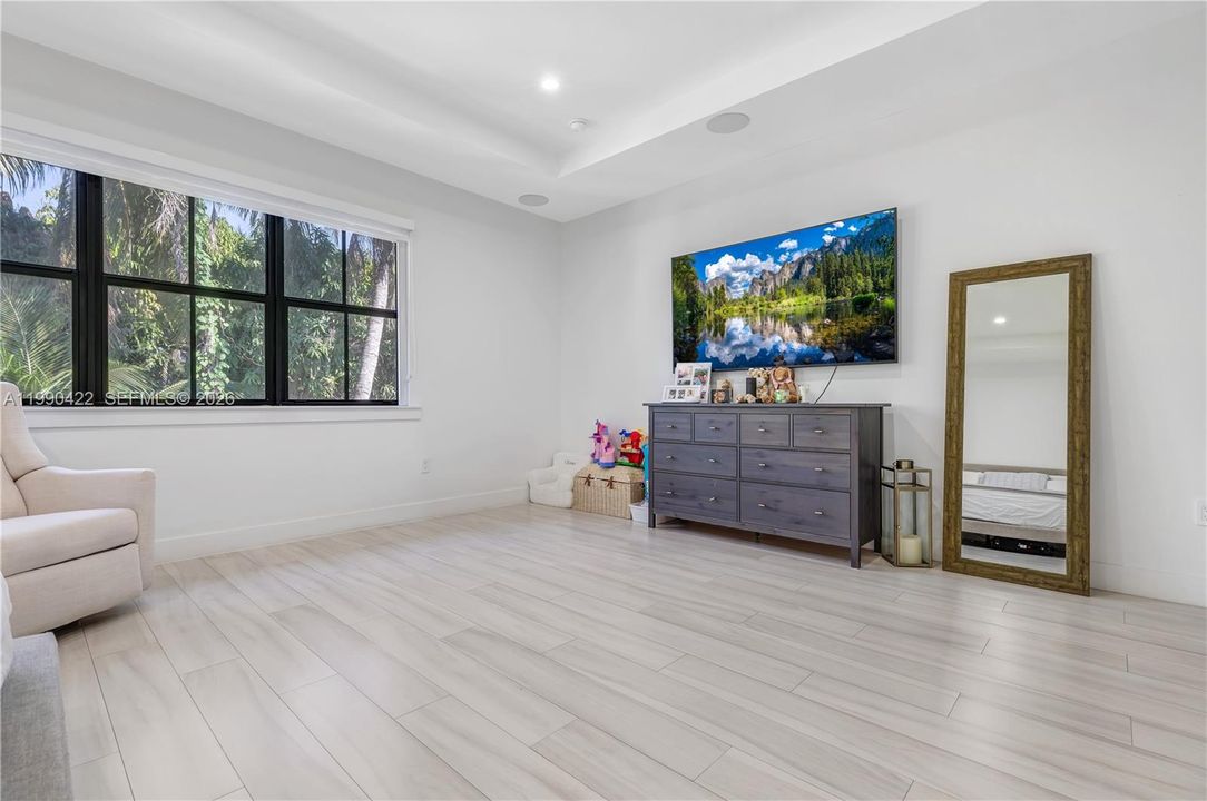 Vendido Recientemente: $1,400,000 (5 camas, 5 baños, 3132 Pies cuadrados)
