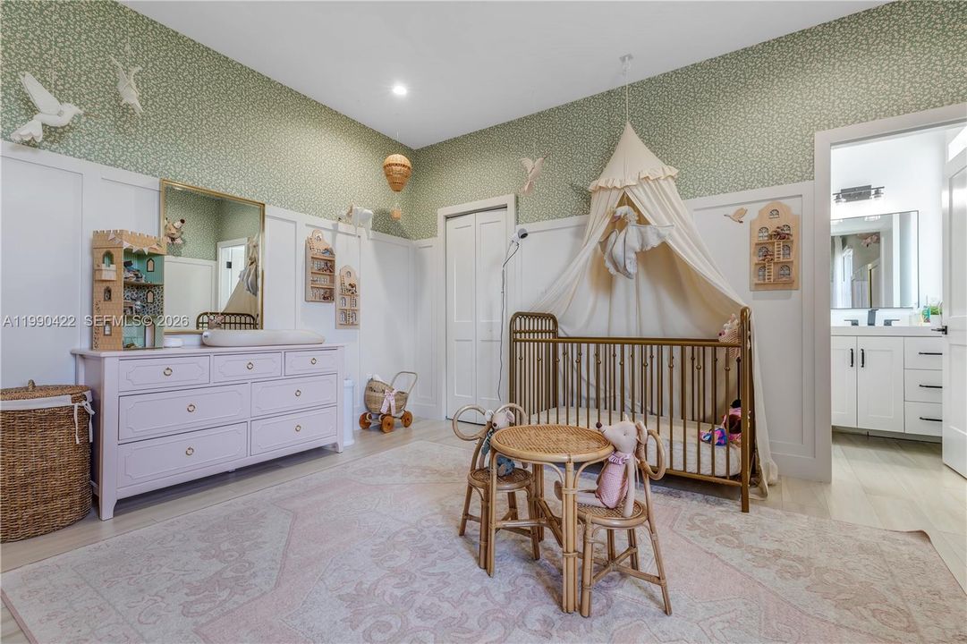 Vendido Recientemente: $1,400,000 (5 camas, 5 baños, 3132 Pies cuadrados)