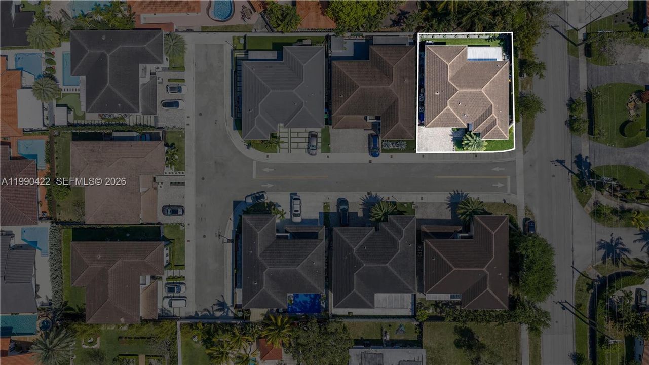 Vendido Recientemente: $1,400,000 (5 camas, 5 baños, 3132 Pies cuadrados)