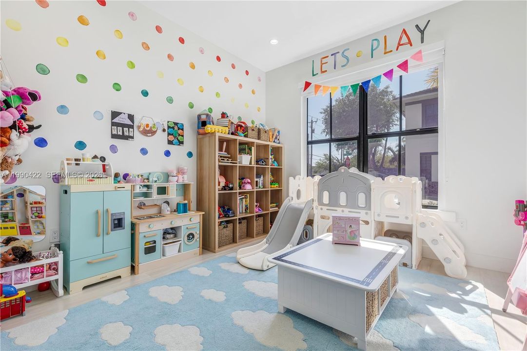 Vendido Recientemente: $1,400,000 (5 camas, 5 baños, 3132 Pies cuadrados)