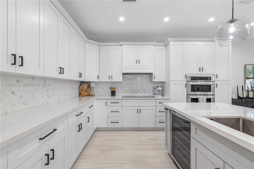 Vendido Recientemente: $1,400,000 (5 camas, 5 baños, 3132 Pies cuadrados)