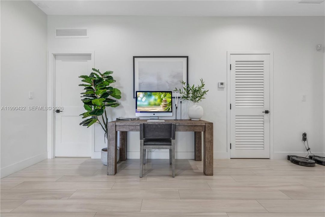 Vendido Recientemente: $1,400,000 (5 camas, 5 baños, 3132 Pies cuadrados)
