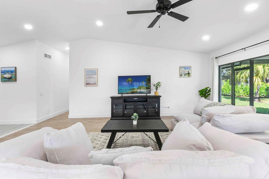 6 13781 Barberry Dr 022