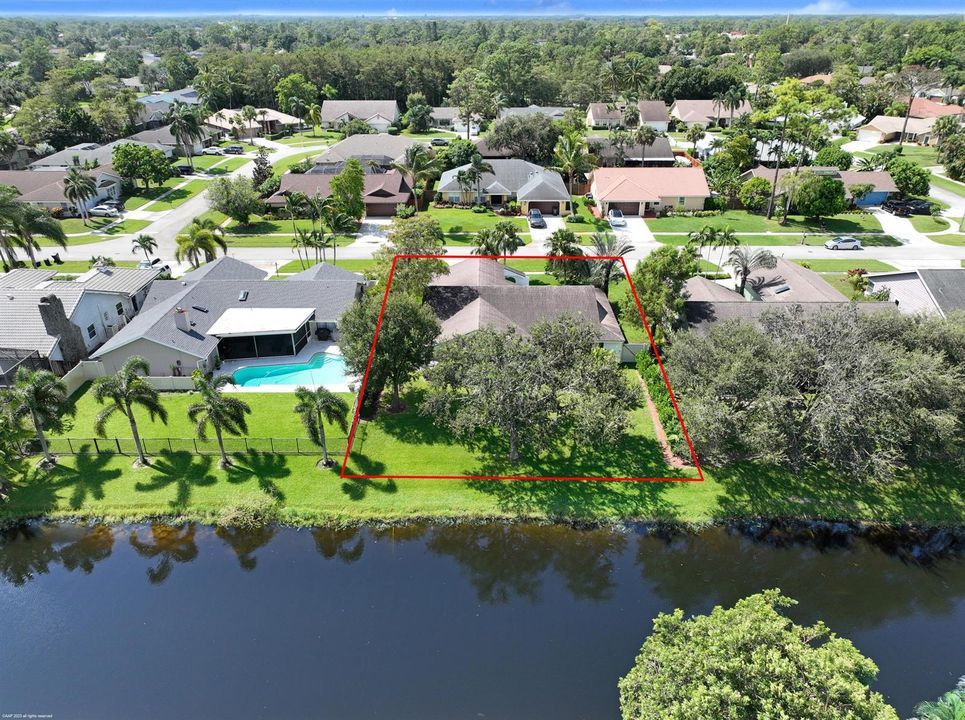 18 13781 Barberry Dr 051