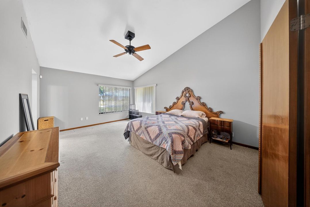 Master Bedroom- Floor 1