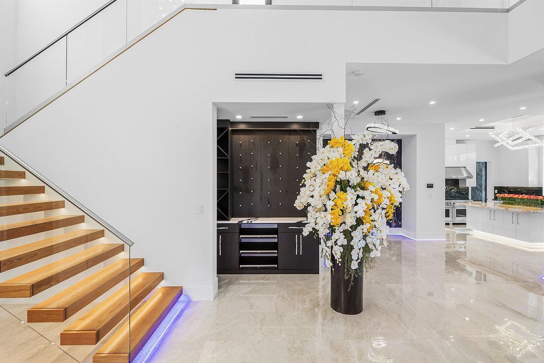 009-2650Northeast48thCourt-LighthousePoi