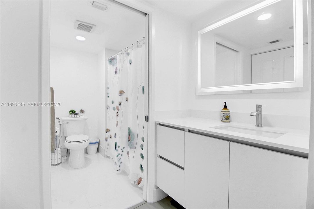 Под контрактом: $245,000 (2 спален, 2 ванн, 1207 Квадратных фут)