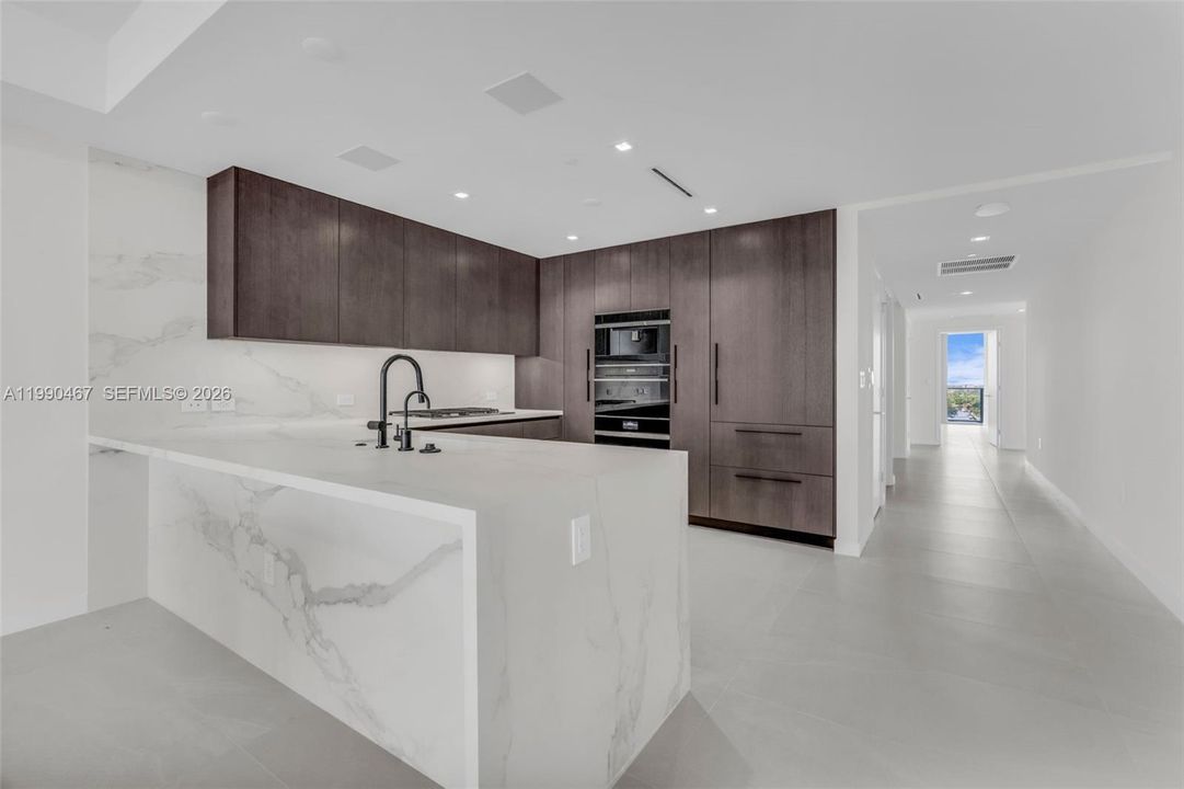 En Venta: $3,475,000 (3 camas, 3 baños, 2589 Pies cuadrados)