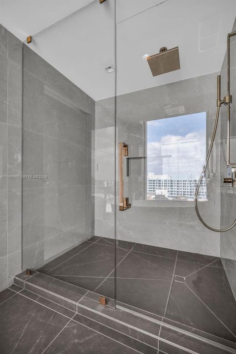 En Venta: $3,475,000 (3 camas, 3 baños, 2589 Pies cuadrados)
