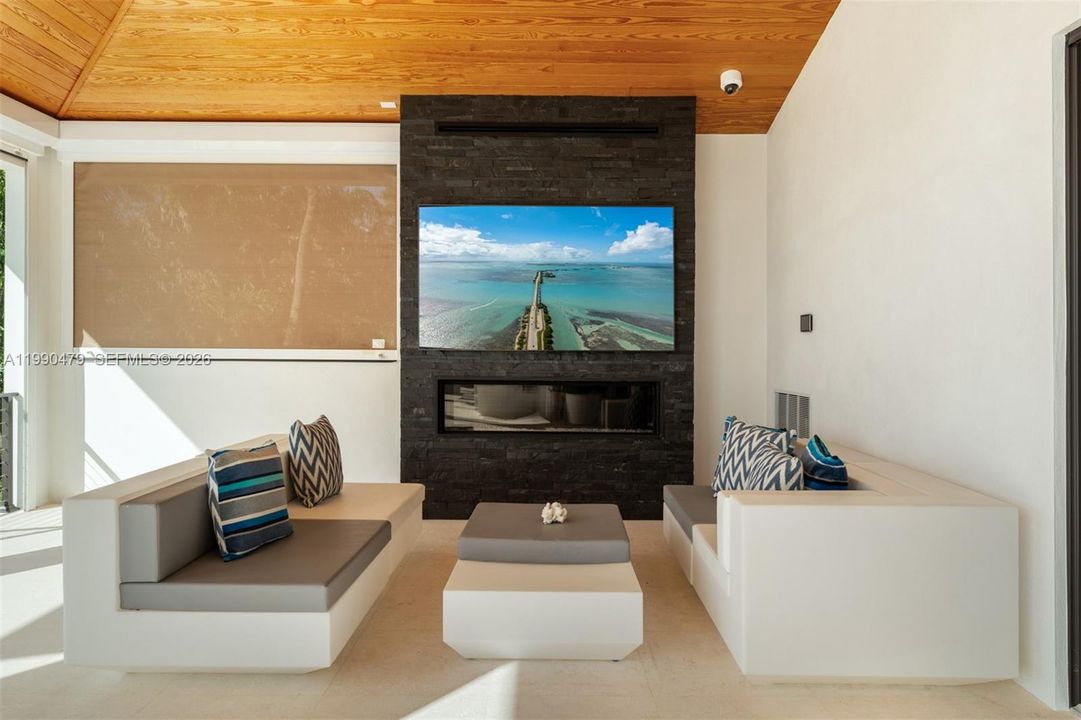 For Sale: $19,500,000 (6 beds, 6 baths, 6054 Square Feet)