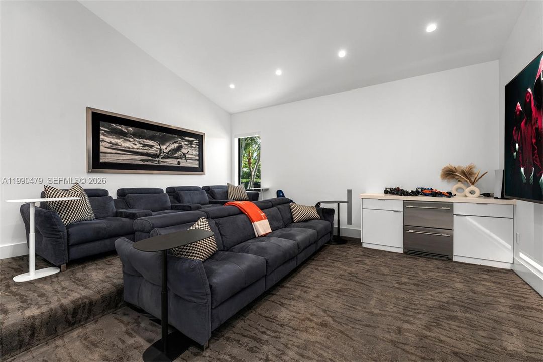For Sale: $19,500,000 (6 beds, 6 baths, 6054 Square Feet)