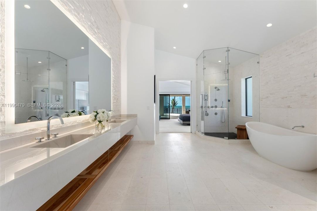 For Sale: $19,500,000 (6 beds, 6 baths, 6054 Square Feet)