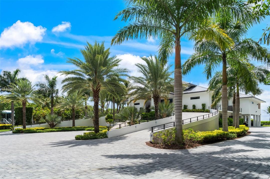 For Sale: $19,500,000 (6 beds, 6 baths, 6054 Square Feet)