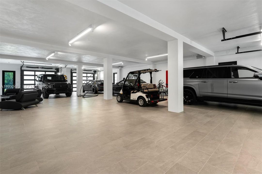 For Sale: $19,500,000 (6 beds, 6 baths, 6054 Square Feet)