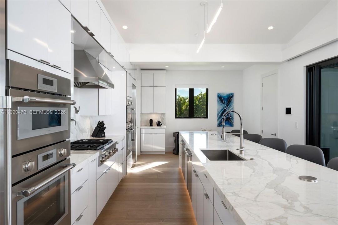 For Sale: $19,500,000 (6 beds, 6 baths, 6054 Square Feet)