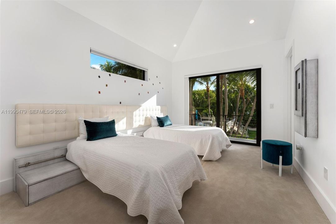 For Sale: $19,500,000 (6 beds, 6 baths, 6054 Square Feet)