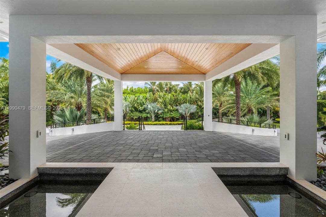 For Sale: $19,500,000 (6 beds, 6 baths, 6054 Square Feet)