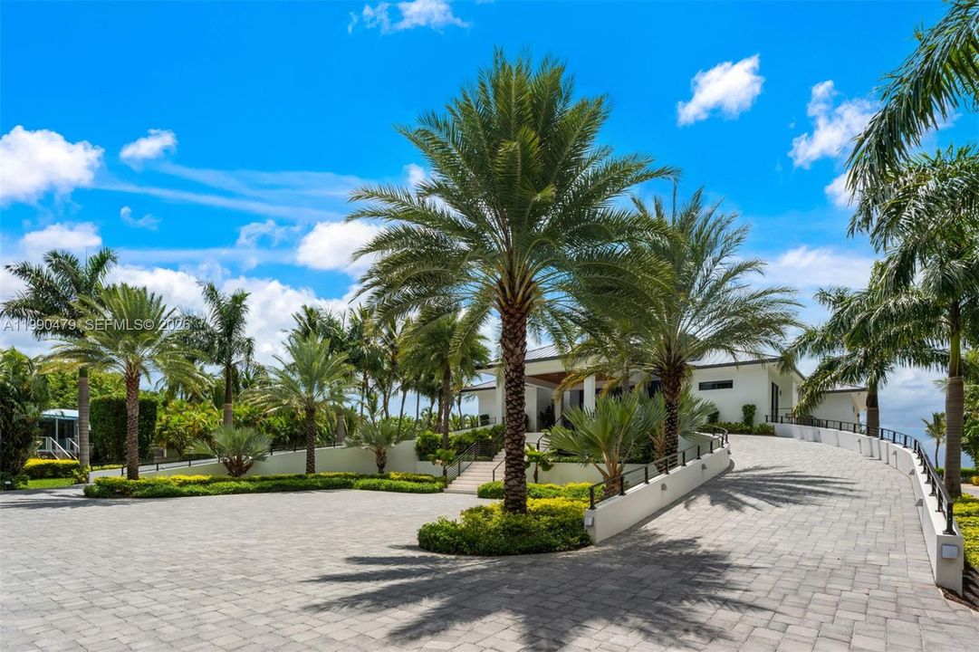 For Sale: $19,500,000 (6 beds, 6 baths, 6054 Square Feet)