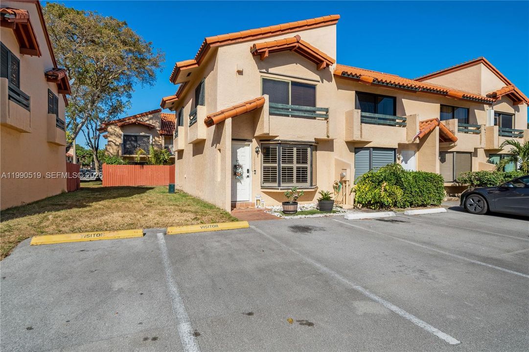 Activo con contrato: $425,000 (2 camas, 1 baños, 1152 Pies cuadrados)