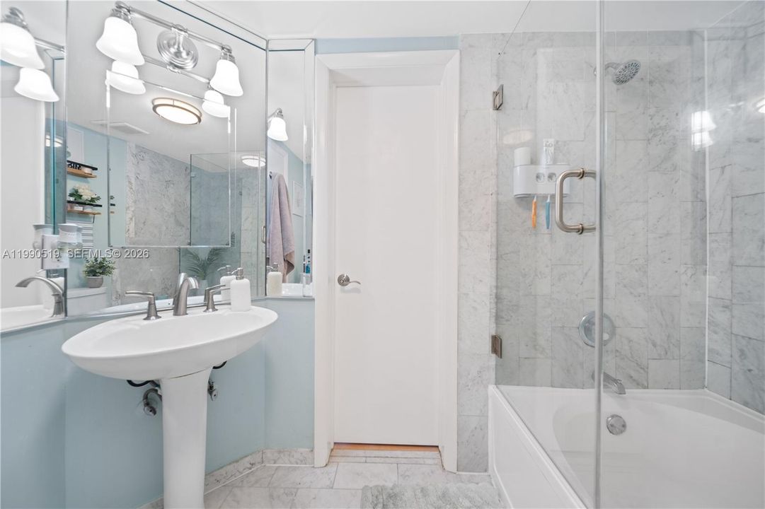 Activo con contrato: $425,000 (2 camas, 1 baños, 1152 Pies cuadrados)