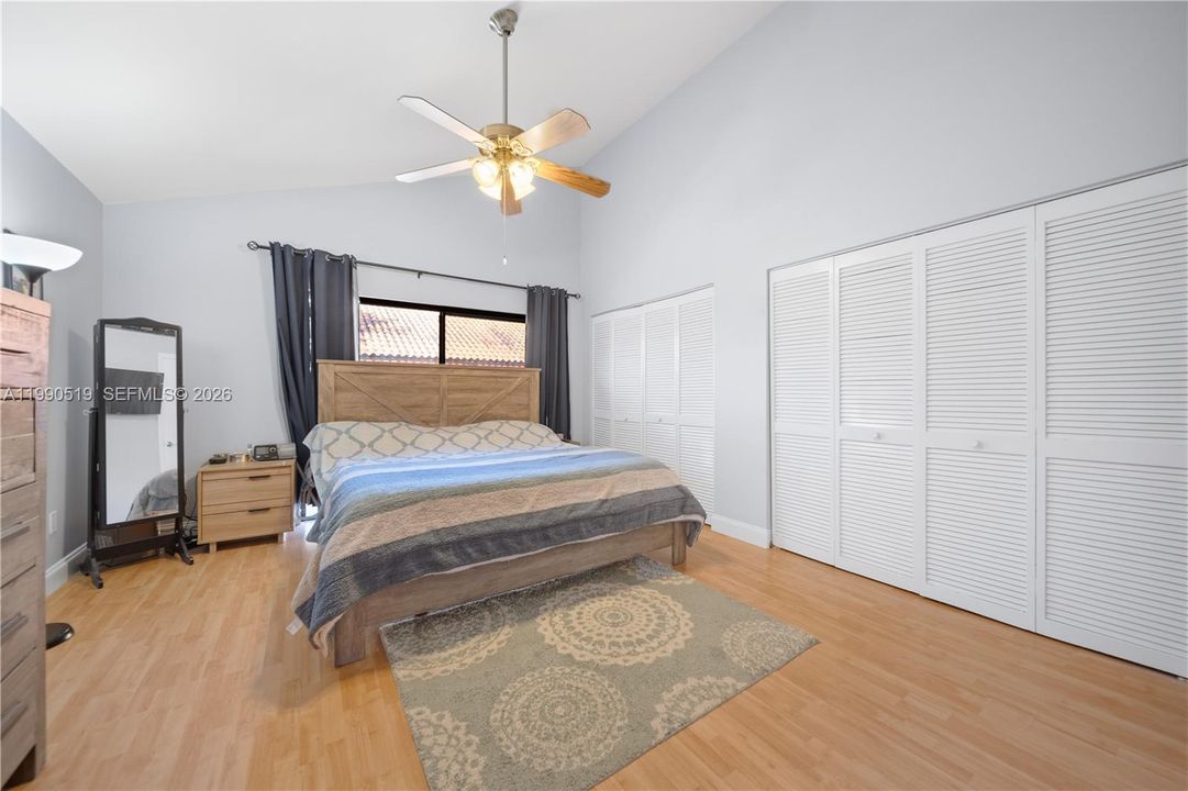 Activo con contrato: $425,000 (2 camas, 1 baños, 1152 Pies cuadrados)