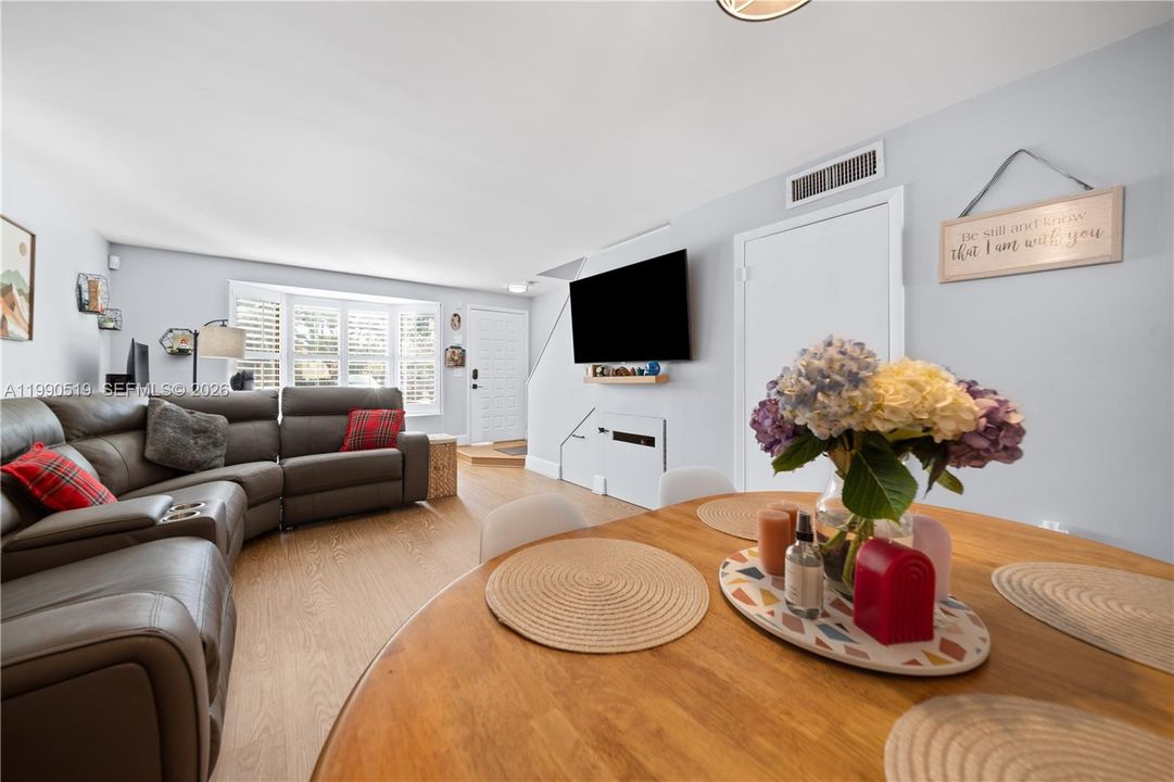 Activo con contrato: $425,000 (2 camas, 1 baños, 1152 Pies cuadrados)