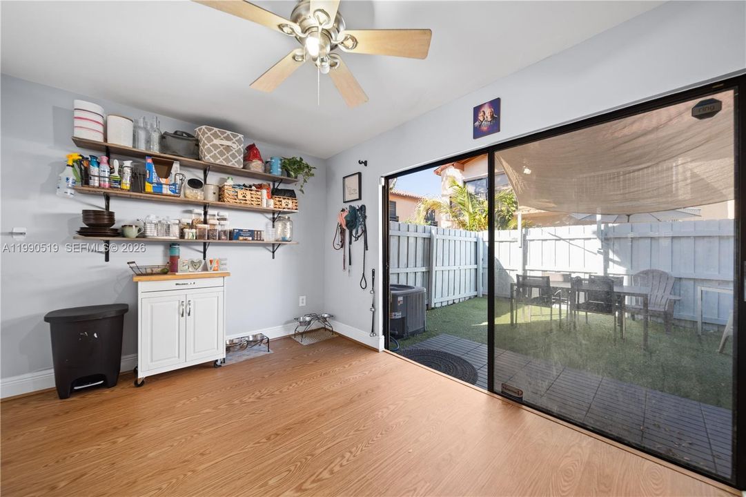 Activo con contrato: $425,000 (2 camas, 1 baños, 1152 Pies cuadrados)
