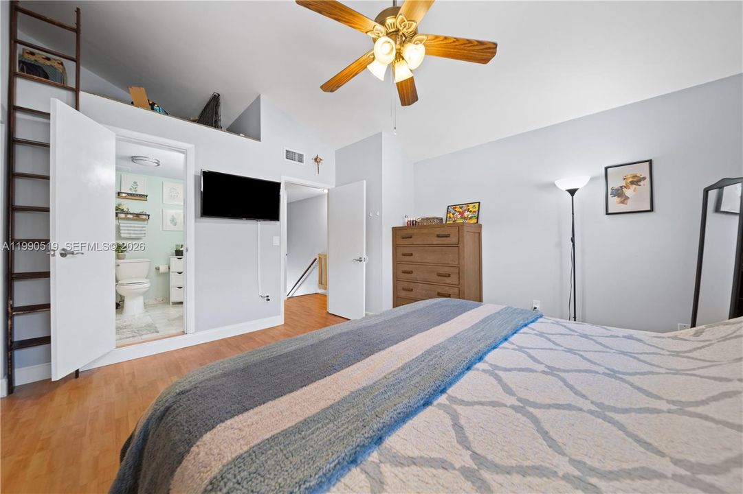 Activo con contrato: $425,000 (2 camas, 1 baños, 1152 Pies cuadrados)