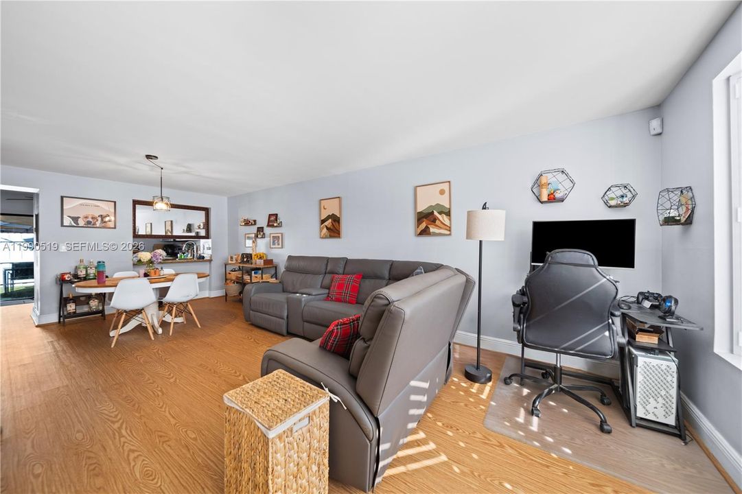 Activo con contrato: $425,000 (2 camas, 1 baños, 1152 Pies cuadrados)