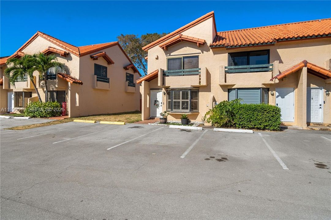 Activo con contrato: $425,000 (2 camas, 1 baños, 1152 Pies cuadrados)