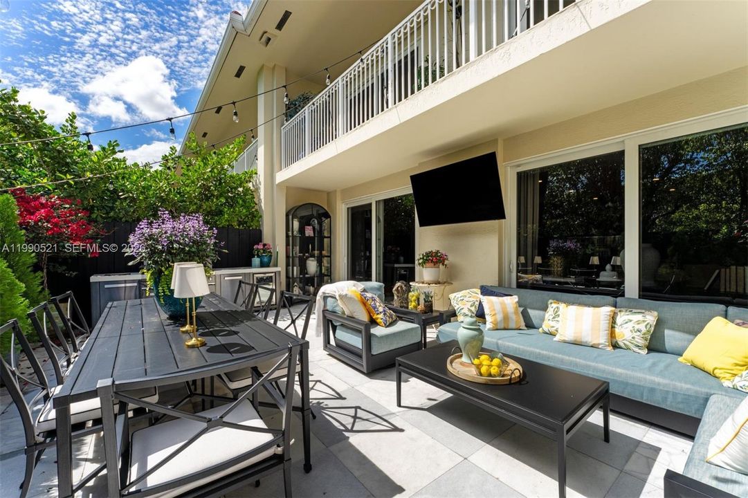 For Sale: $1,429,000 (3 beds, 3 baths, 2222 Square Feet)