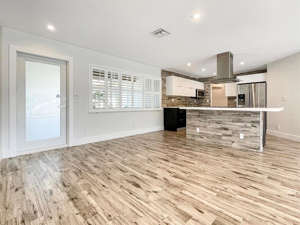 2164 Dining to Kitchen