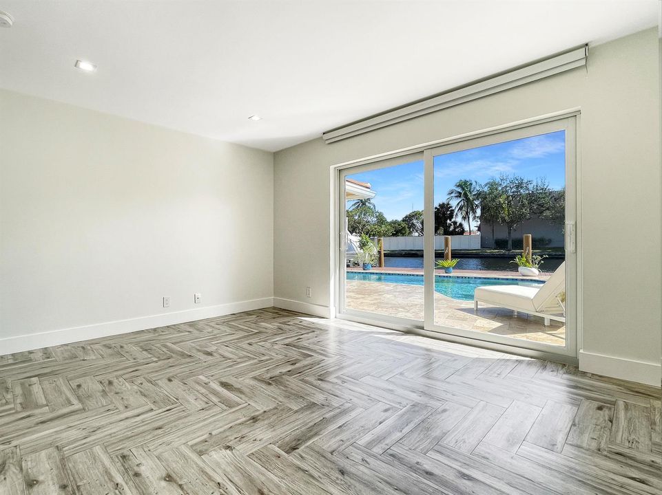 2164 Guest Bed to Pool