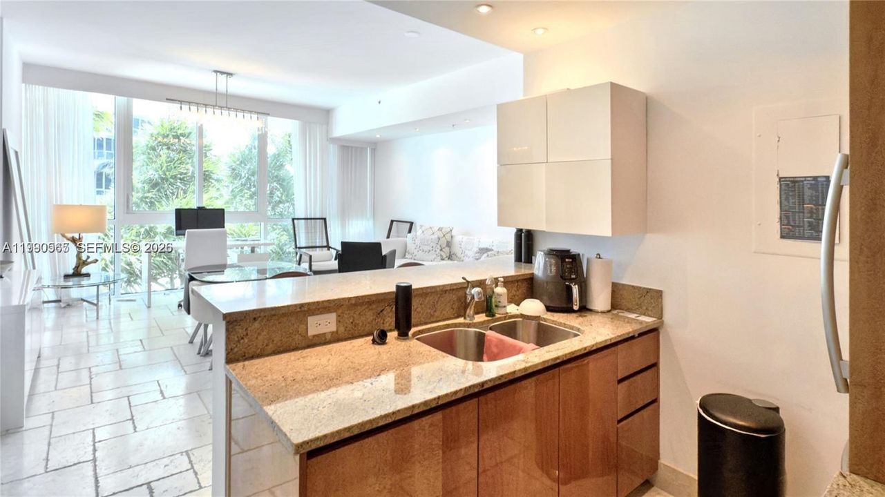 На продажу: $1,750,000 (0 спален, 1 ванн, 699 Квадратных фут)