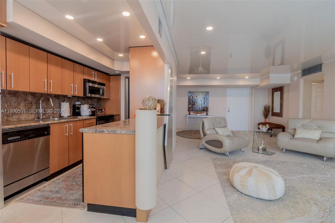 Active With Contract: $465,000 (2 beds, 2 baths, 1488 Square Feet)
